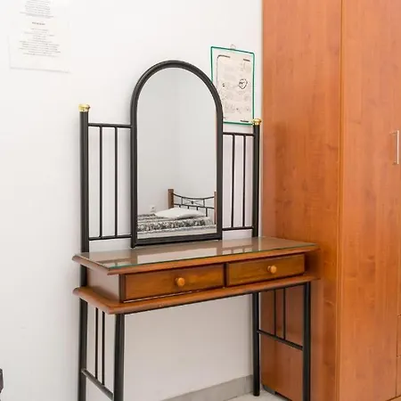 Anna's & Ξενοδοχείο με διαμερίσματα 3*